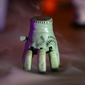JUGUETE LEGAMI MANO ZOMBI ANDARINA CON CUERDA HALLOWEEN 2026